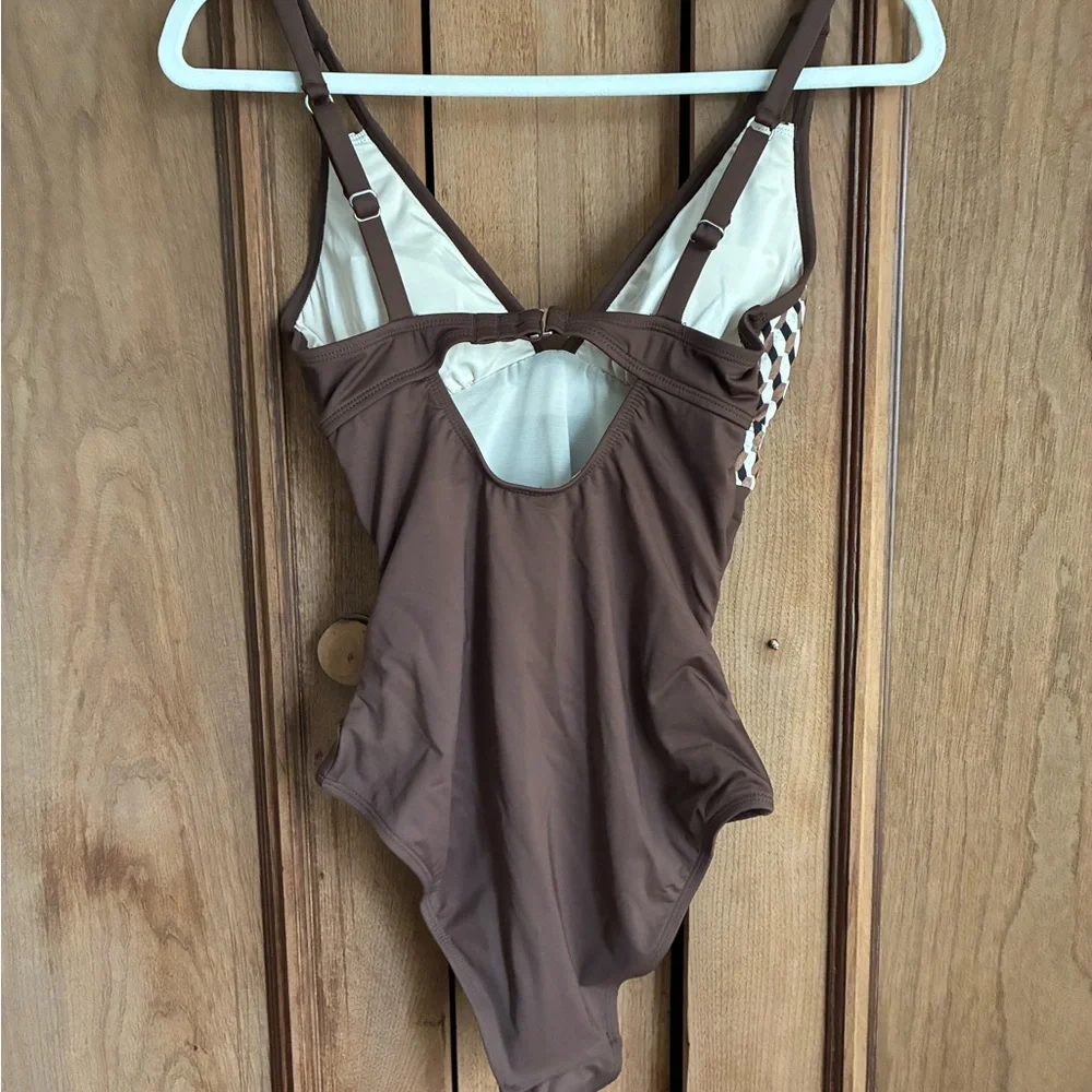 Cupshe "Crushing It" Slim & Sculpt Tummy Control One-Piece Swimsuit - Picture 4 of 5